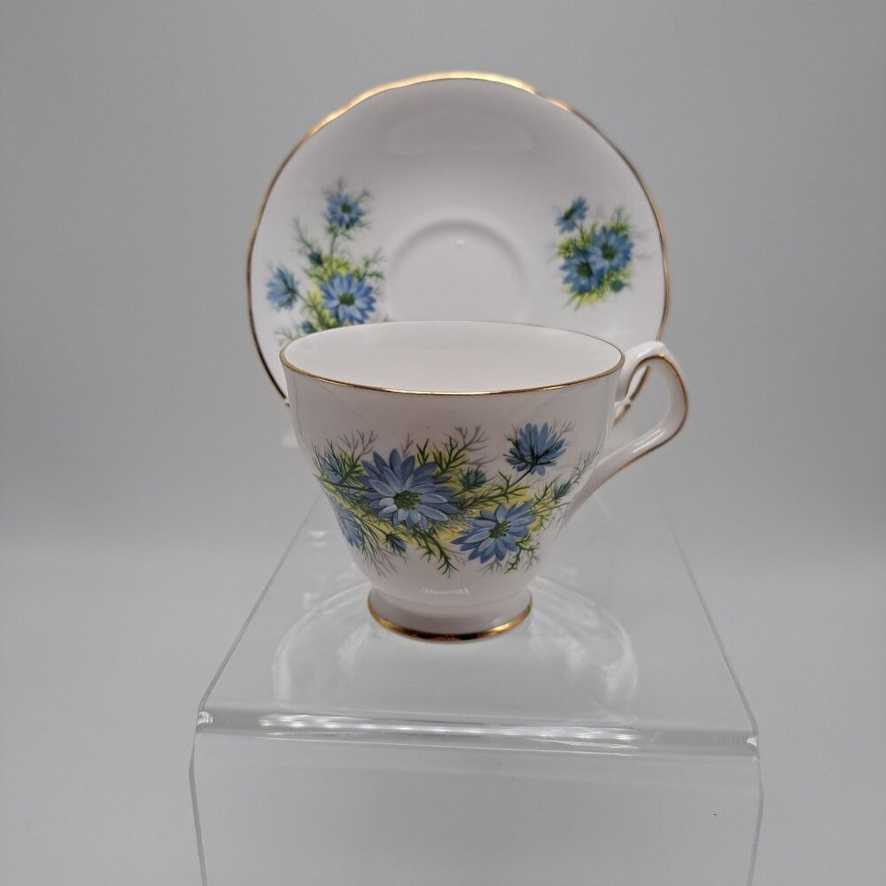 Royal Windsor Blue Floral Bone China Teacup Saucer Set Gold Trim England